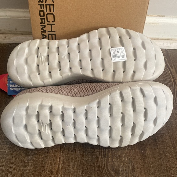 Skechers GoEalk shoes Taupe size 8 Brand New in box with tags - Picture 3 of 4